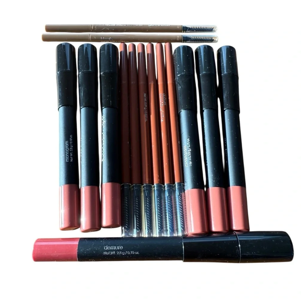 GLO SKIN BEAUTY LIP & BROW BUNDLE – MONOGRAM, DEMURE, AUBURN LOT (LOT#53)